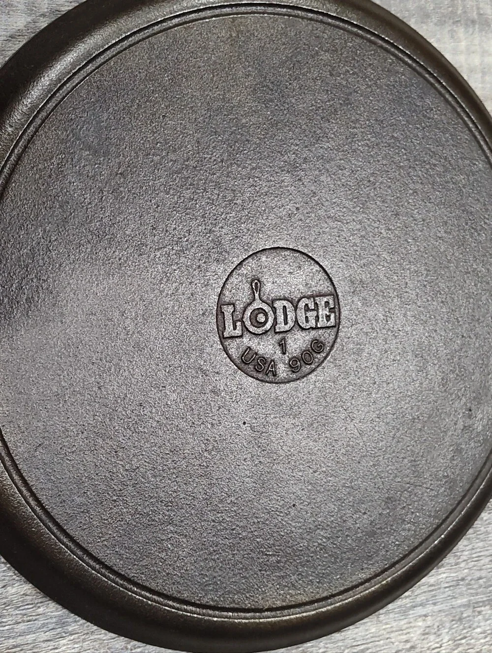 Lodge 9OG Seasoned Round Comal Griddle 10.5-Inch Cast-Iron Skillet, Made In USA